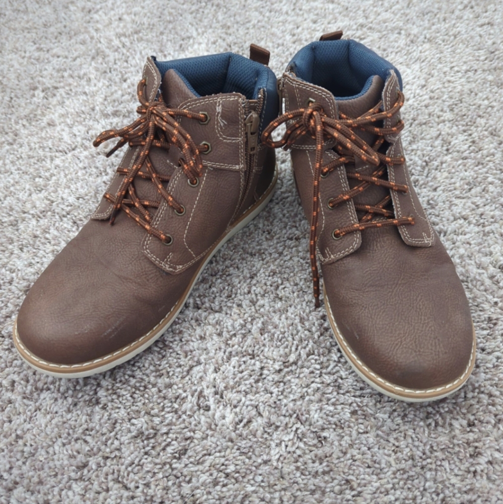 Boys side zip boots